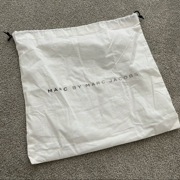 Marc by Marc Jacobs Classic Q Little Ukita - Picture 8 of 8